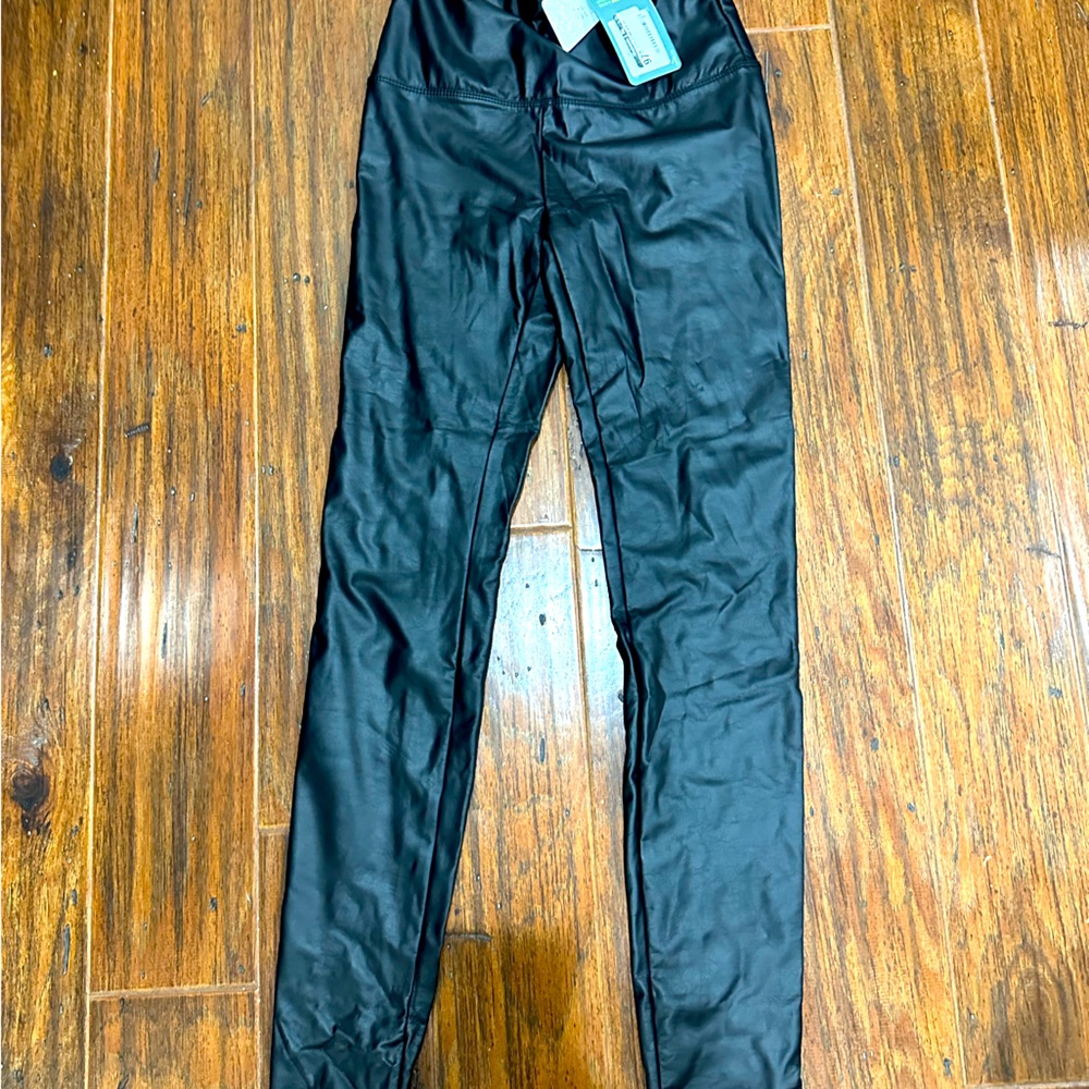 Women’s vegan leather legging